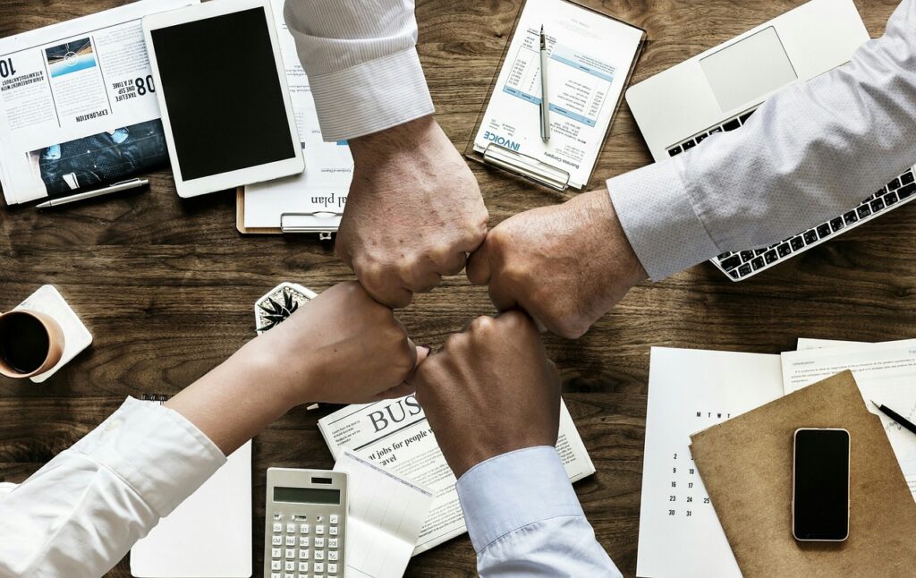 CRM Kontaktpflege Strategien, Kundenbindung verbessern, Datenanalyse im CRM, Automatisiertes Lead-Nurturing, Personalisierte Kundenkommunikation, Cross-Selling Up-Selling, Kontaktdaten effektiv nutzen, Kundenfeedback einholen, CRM Integration Strategien, Kundenbeziehungen vertiefen